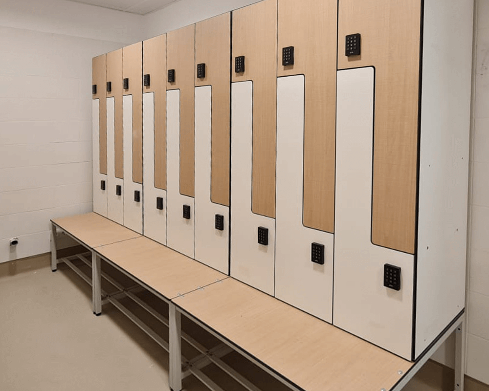 Taquillas y bancos fenólicos con cerradura electrónica